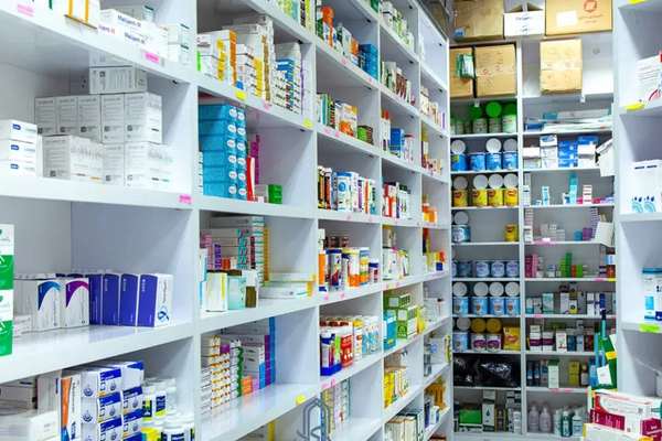 رییس انجمن تولید تجهیزات دارویی تهران: وضعیت دارو در ماههای آینده فاجعهبار خواهد بود