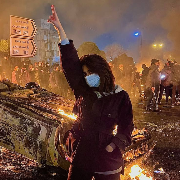 تقارير عن قمع واعتقال أطباء بسبب علاجهم لجرحى الاحتجاجات في إيران