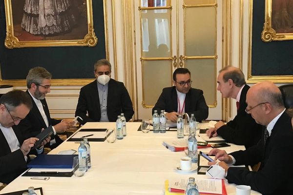 "رويترز":فريق طهران يوافق على نتائج "محادثات روحاني".. ووسائل إعلام إيرانية: إثارة للأجواء
