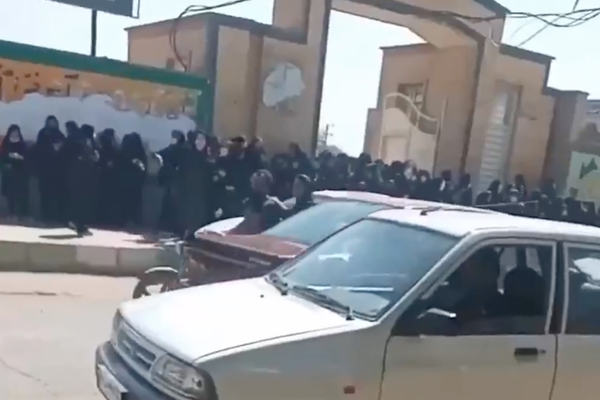استمرار تسمم الطالبات في إيران شمالا وجنوبا.. والقضاء: "تأثيرات عقلية ونفسية وتوتر"