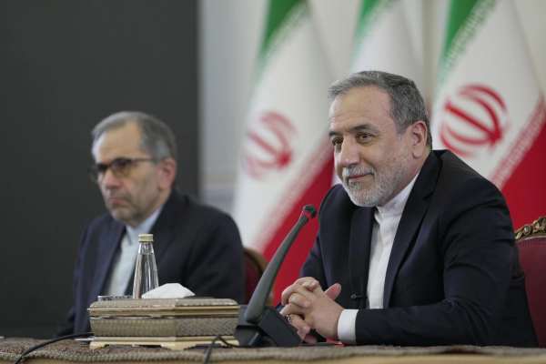 عراقچی خطاب به ترامپ: پافشاری بر اشتباه محاسباتی هیچ مشکلی را حل نمیکند