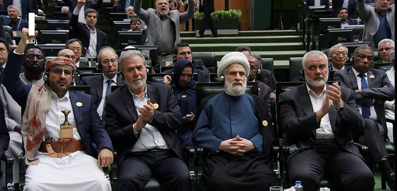 في حضور قادة الجماعات الموالية لطهران.. بزشكيان يؤدي اليمين الدستورية رئيسا لإيران 