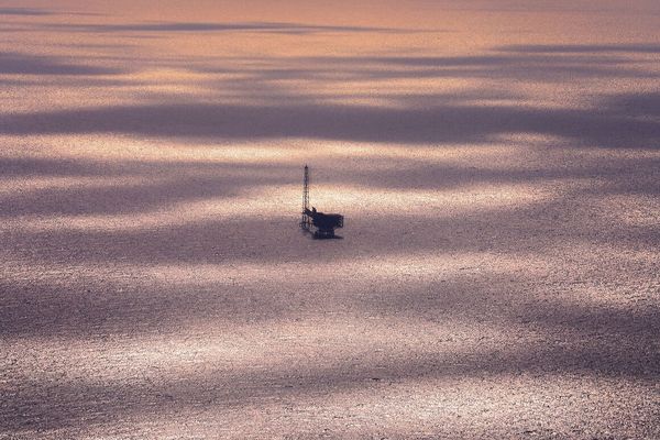 رئيس منظمة التخطيط والميزانية الإيراني يدعو إلى تخصيص إيرادات النفط لصندوق سيادي