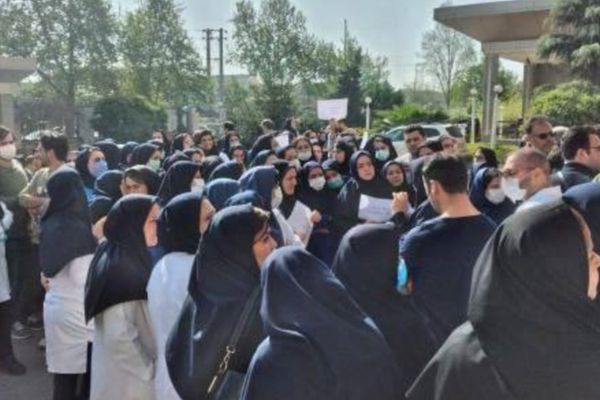 لعدم تلبية مطالبهم.. استمرار مسلسل إضراب الممرضين عن العمل في إيران