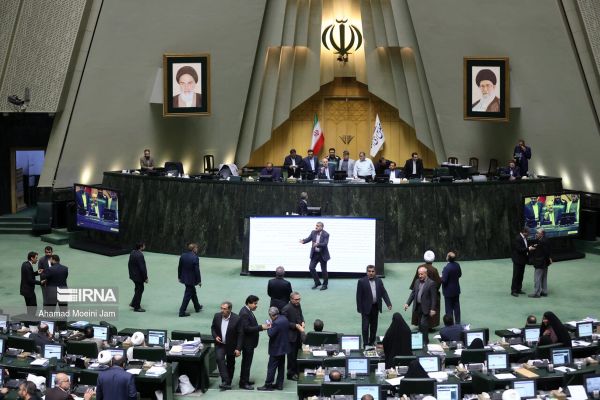 Iranian Parliament Sets $180 Base Salary For Government Employees