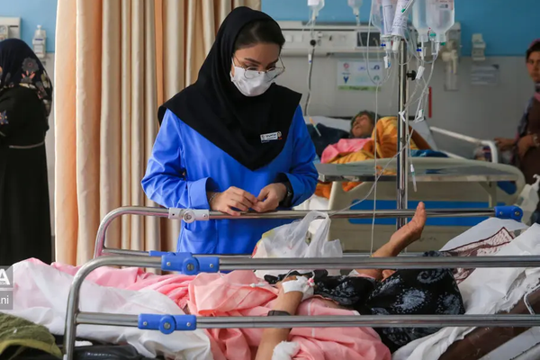 موجة هجرة الممرضين تفاقم أزمة التمريض في إيران وخسائر اجتماعية واقتصادية