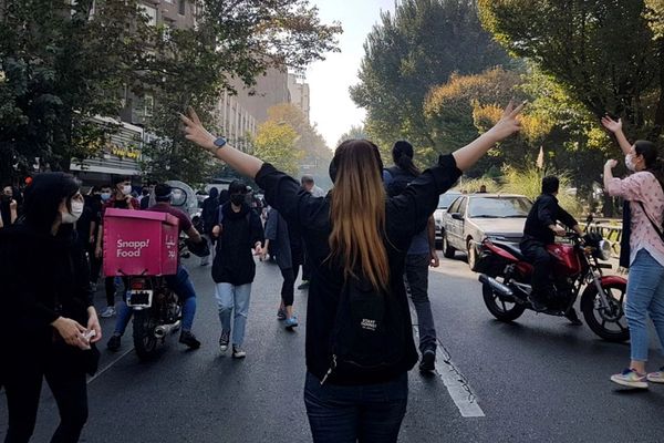 وزراء خارجية كندا وأستراليا ونيوزيلندا: يجب إنهاء عنف النظام الإيراني ضد الشعب