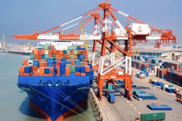 تلگراف: پنج کشتی تحریمشده با محموله سدیم پرکلرات به ایران رسیدند