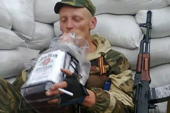 بریتانیا: یکی از دلایل غیرنظامی تلفات بالای روسیه در جنگ سوء مصرف گسترده مشروبات الکلی است