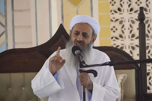 مولوی عبدالحمید: اگر حکومت به خواست مردم توجه میکرد، در شرایط سخت کنونی نبودیم