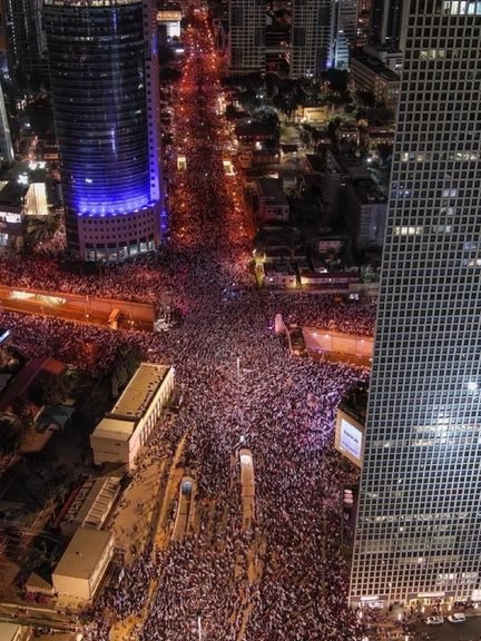 بیش از ۲۰۰ هزار نفر در تلآویو در اعتراض به طرح تغییر نظام قضایی اسرائیل تظاهرات کردند