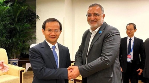 Tehran's mayor Alireza Zakani and Beijing mayor Yin Yong