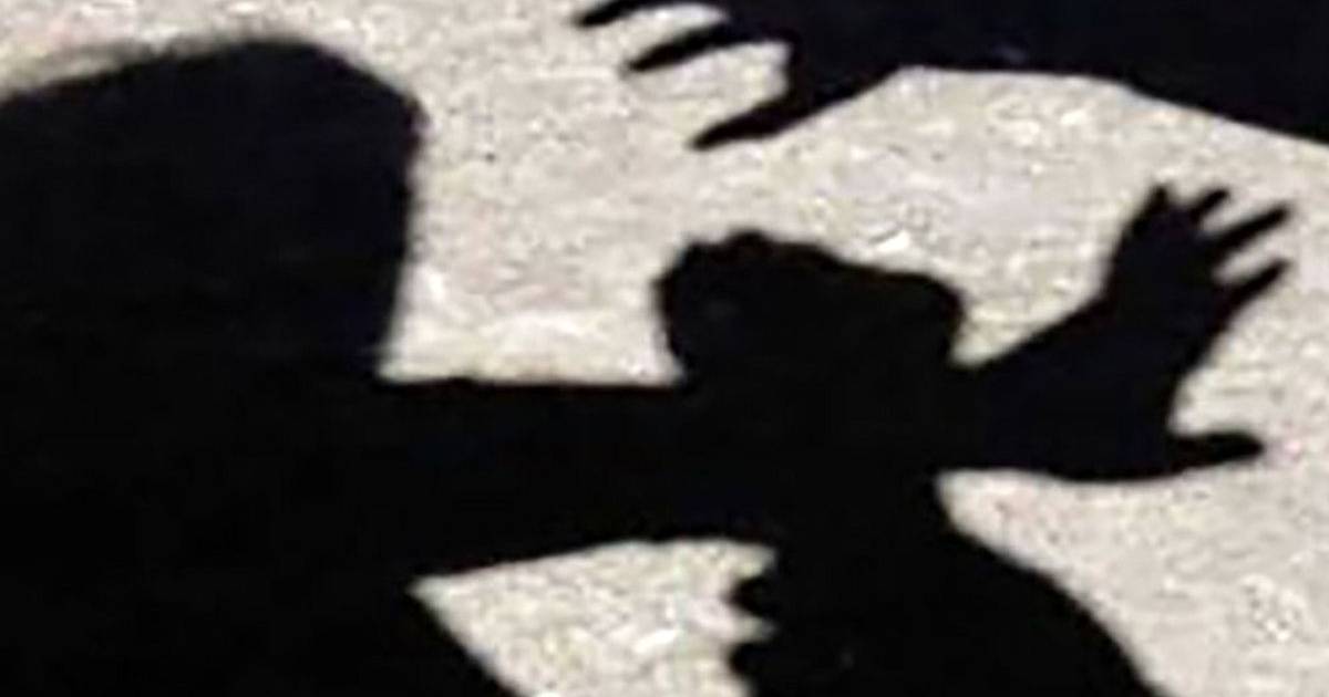 معلمی در شهرستان سنندج بهدلیل گم شدن شارژر موبایلش دانشآموزان را حبس کرد و کتک زد | ایران اینترنشنال