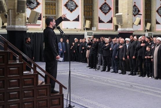 تلاش کاربران حکومتی برای توجیه غیبت خامنهای در مراسم عزاداری دفتر خودش؛ توصیه حفاظت بود