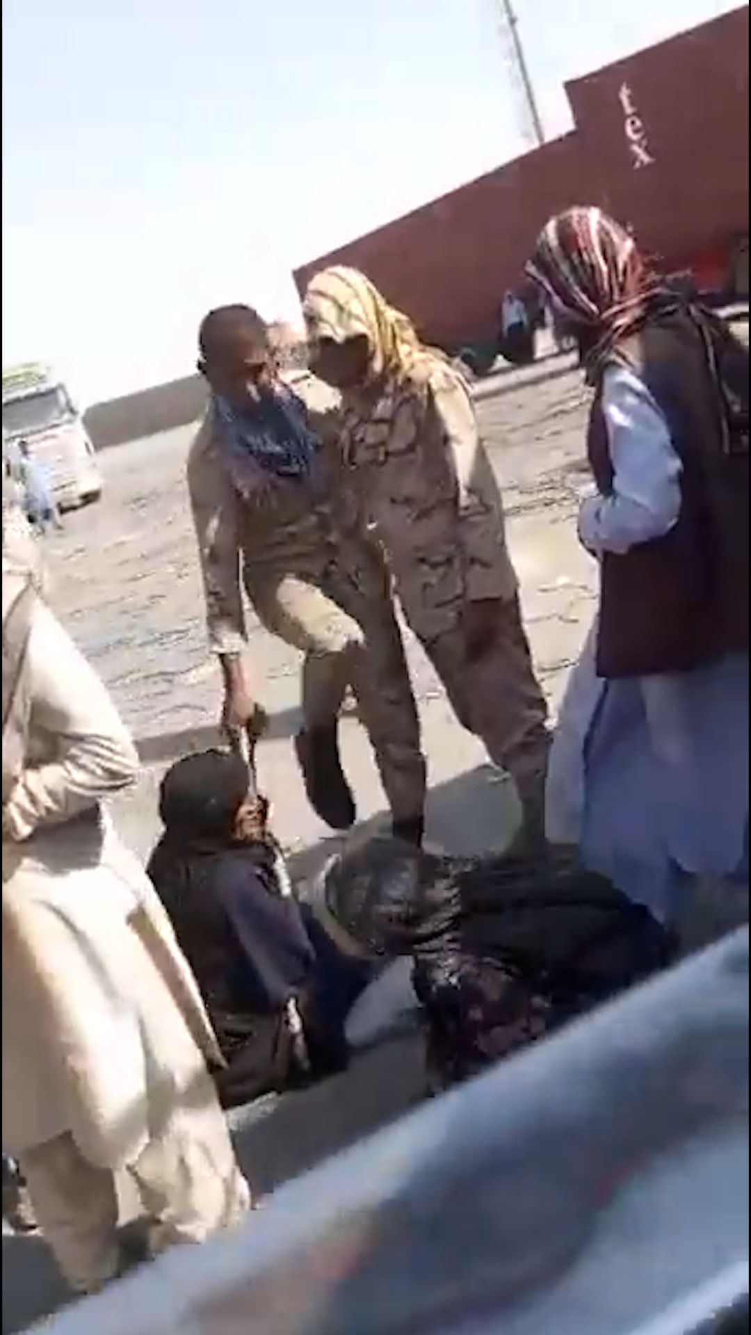 حال‌وش: دو زن سالمند بلوچ توسط نیروهای مرزبانی مورد ضرب و شتم قرار گرفتند