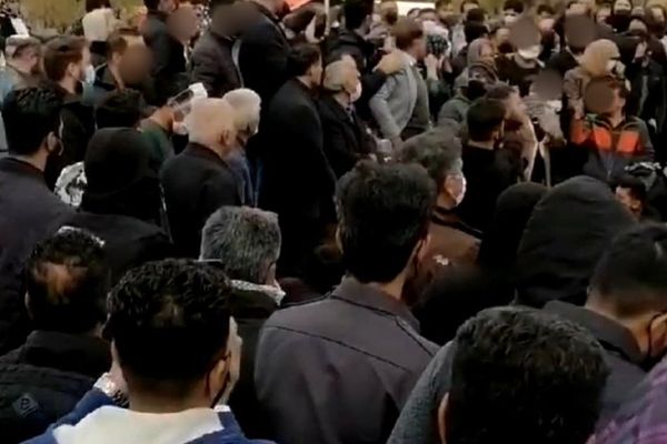 في اليوم الثالث من الإضراب العام.. مدن إيرانية تتحول إلى ساحات احتجاج تطالب بإسقاط النظام