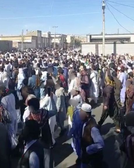 قیام مردم زاهدان در جمعهای دیگر؛ معترضان با شعار علیه علی خامنهای به خیابان آمدند