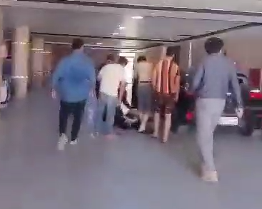 آخر تطورات المبنى الإيراني المنهار بعد 43 ضحية.. مقتل شقيق صاحبه على يد مجهولين