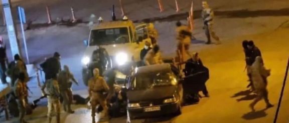 Security forces beating protesters in Javanroud