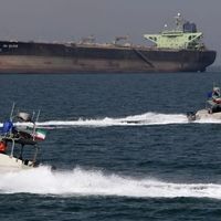 مسؤول أميركي: إيران تحتجز ناقلة نفط في مضيق هرمز وتنقلها إلى مياهها الإقليمية