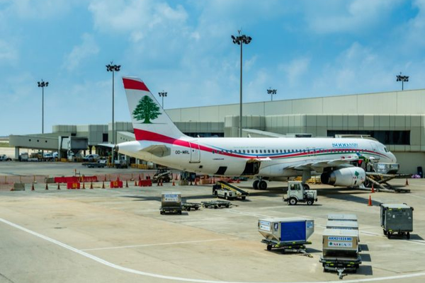 استخدمته إيران طويلاً لتمويل حزب الله.. لبنان يستعيد السيطرة على مطار بيروت بدعم أميركي