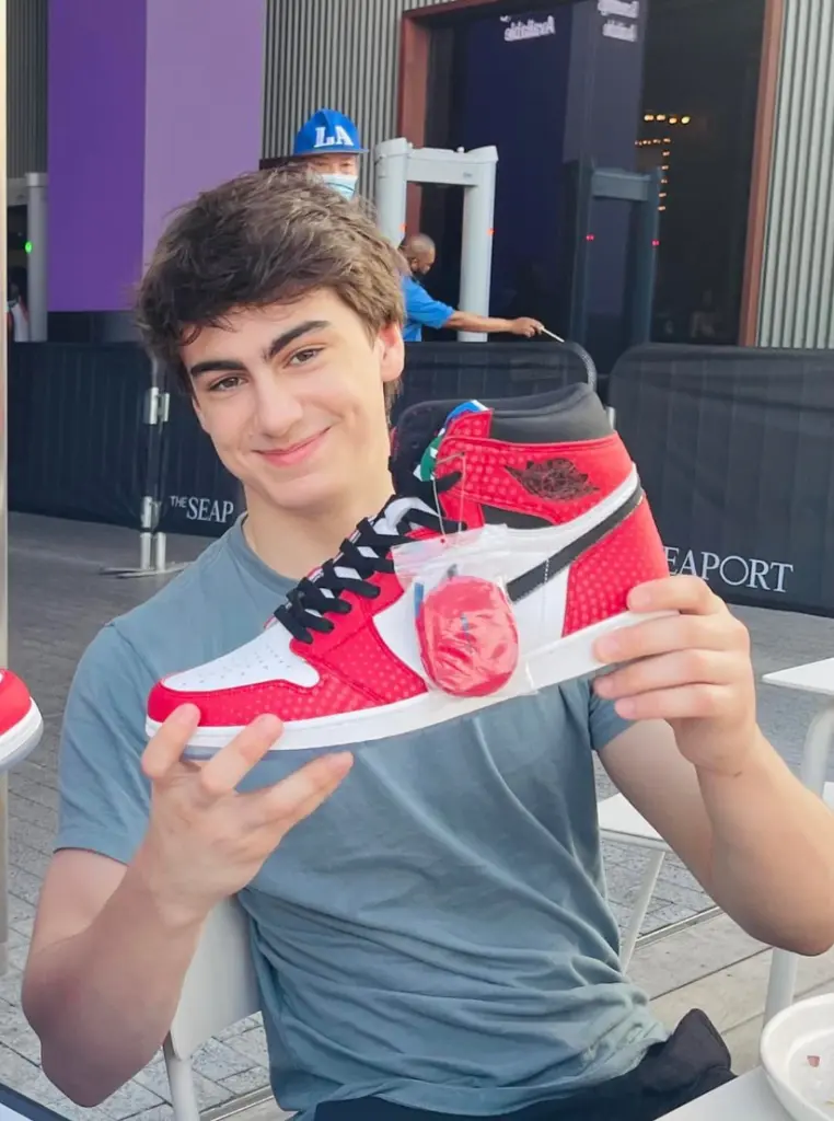 نیویورک‌پست: پسر صدارت، شاعر ایرانی‌تبار در آمریکا، در ارتباط با طرح تروریستی بازداشت شد