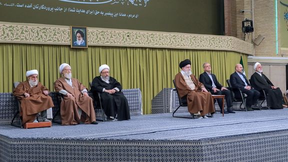 صحيفة إيرانية تدعو للتعامل بحزم مع "مافيات استقرت في هيكل النظام"