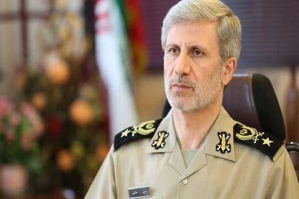 قائد الجيش الإيراني: نرصد تحركات العدو "بدقة" وسنرد بحزم على أي عمل عدائي