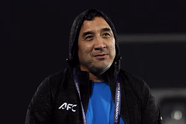 روزنامه همشهری درباره خداداد عزیزی: حرفهایی که کنار زمین حواله دیگران میکند، تکرار کرد