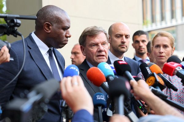 "الغارديان": أوروبا تحاول استعادة مكانتها بعد تهميشها في أزمة إيران النووية