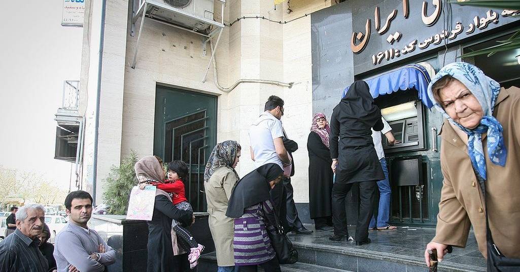 با وجود دو برابر شدن سطح عمومی قیمتها، دستمزدها تنها ۳۰ درصد افزایش مییابد | ایران اینترنشنال