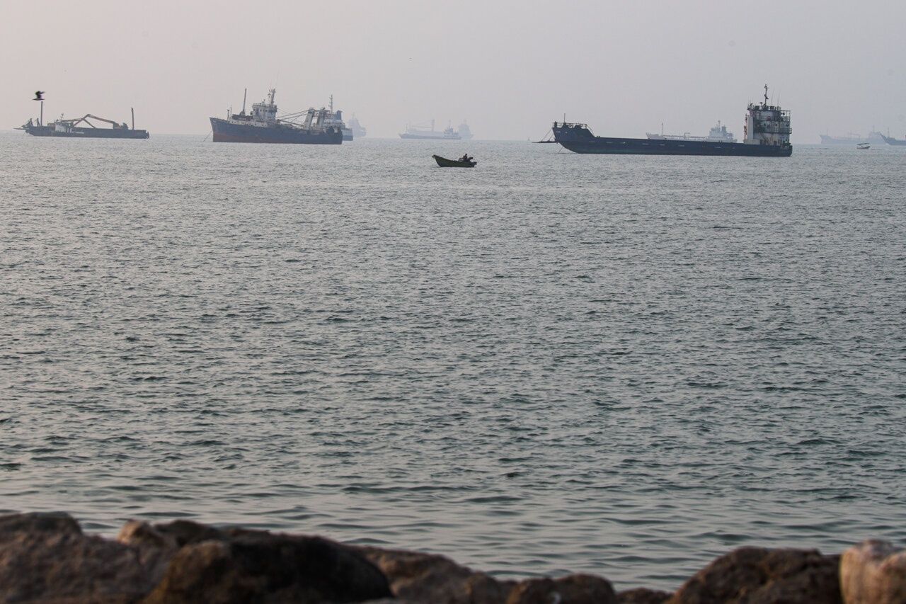 Commercial vessels in waters near the Strait of Hormuz. (Photo: ISNA)