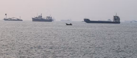 Commercial vessels in waters near the Strait of Hormuz. (Photo: ISNA)