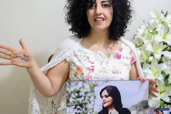 الناشطة الحائزة على "نوبل" نرجس محمدي: شعب إيران يرغب في الانتقال من الاستبداد للديمقراطية