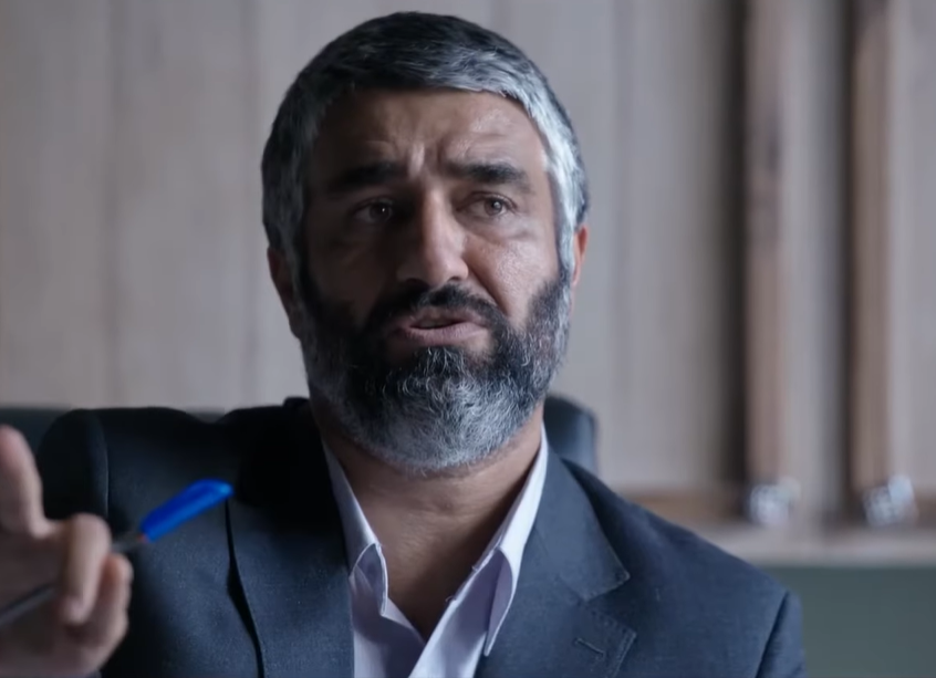 پژمان جمشیدی در صحنه‌از از فیلم سینمایی علفزار