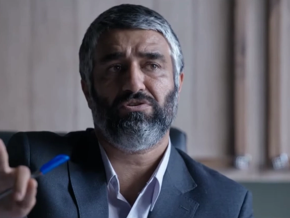 پژمان جمشیدی در صحنهاز از فیلم سینمایی علفزار