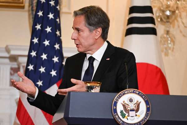 US Signals More Sanctions Pressure While Iran Faces Financial Crisis