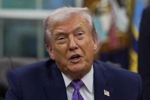 ترامپ: اگر ایران بخواهد بدون توافق توان خود را بازسازی کند، دوباره آن را نابود میکنیم