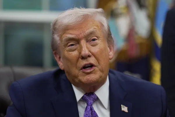 ترامپ: اگر ایران بخواهد بدون توافق توان خود را بازسازی کند، دوباره آن را نابود میکنیم