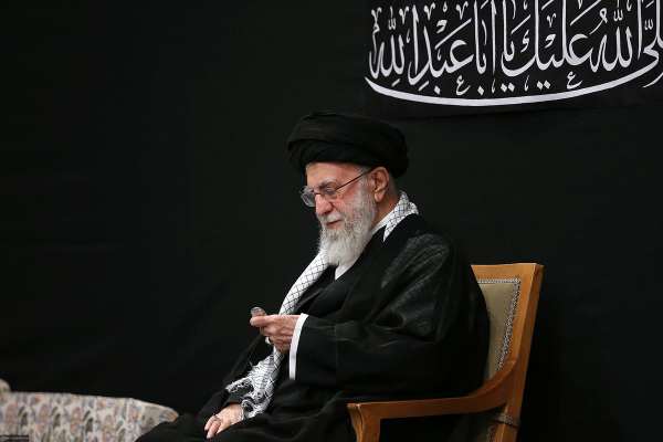 بـ"تماسك القمة وقمع القاعدة".. خامنئي يحاول الصمود حتى نهاية عهد ترامب