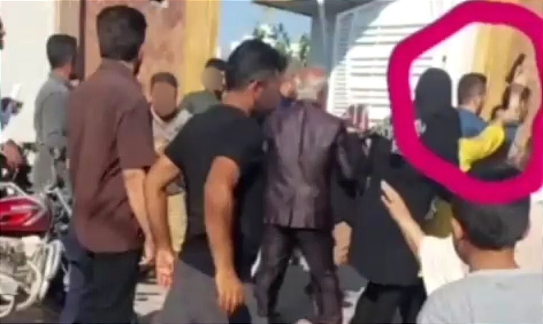 بحران کمبود معلم؛ حمله ماموران به تجمع اعتراضی والدین بهبهانی و بازداشت ۴ نفر