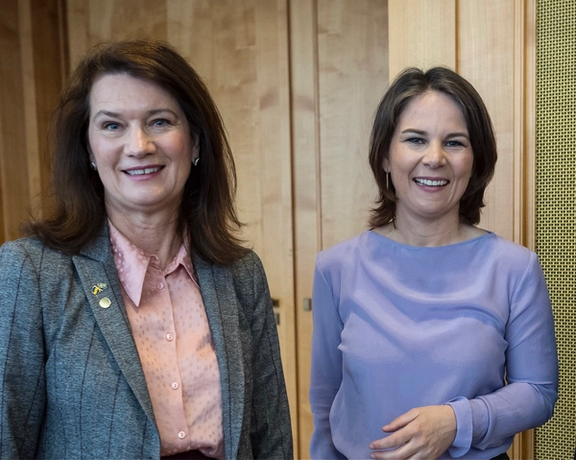 Swedish Foreign Minister Ann Linde (left) and German Foreign Minister Annalena Baerbock