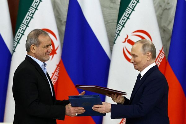 Iran’s parliament ratifies 20-year pact with Russia