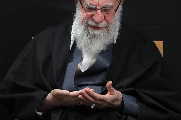 سيناتور أميركي: لو كنتُ زعيم إيران لتوجّهتُ الآن إلى المسجد للدعاء