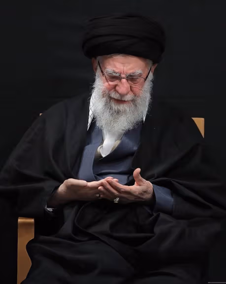 سيناتور أميركي: لو كنتُ زعيم إيران لتوجّهتُ الآن إلى المسجد للدعاء