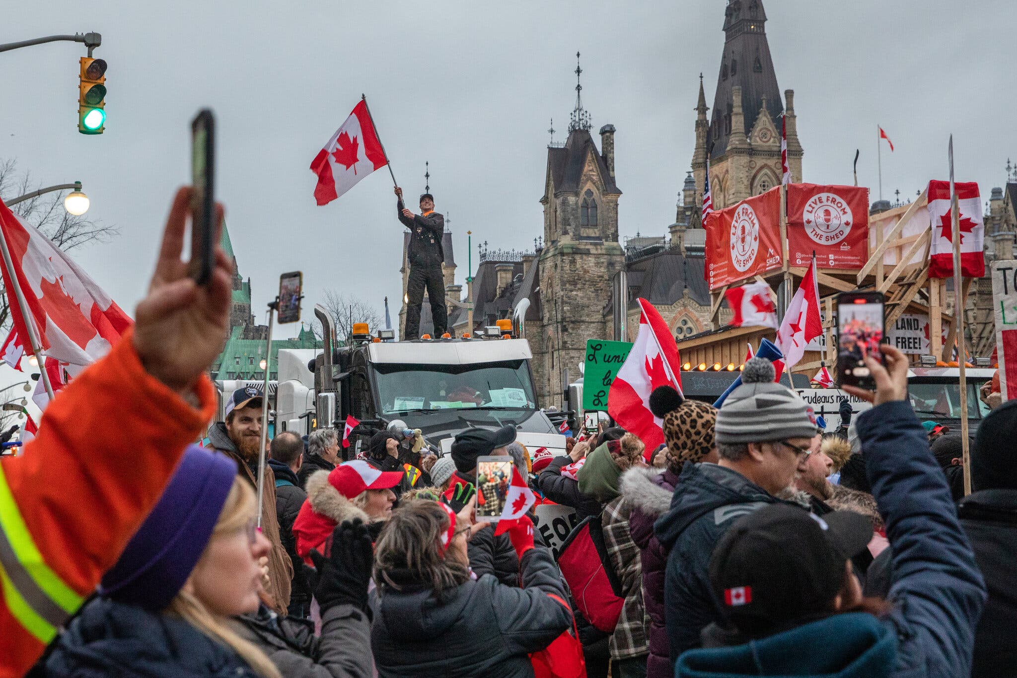 دولت کانادا به تلاش برای پایان دادن به انسداد جاده‌ها از سوی کامیون‌داران معترض تاکید کرد