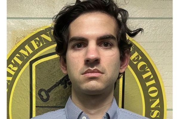 مَن هو آصف رحمان المتهم بتسريب وثائق خطة الهجوم الإسرائيلي على إيران؟