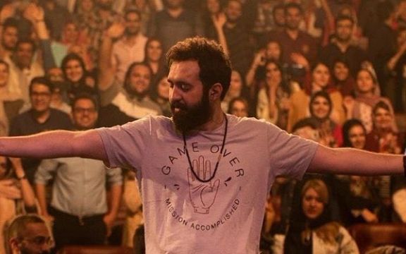 مهدی یراحی به «تولید، توزیع و انتشار آثار مستهجن و مبتذل و تشویق مردم به فساد» متهم شده