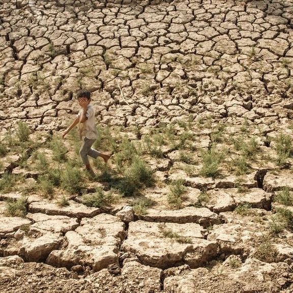 نماینده اهواز:در خوزستان با ۵ سد بزرگ، ٧٠٠ روستا و ٢۵ شهر مشکل آب آشامیدنی دارند