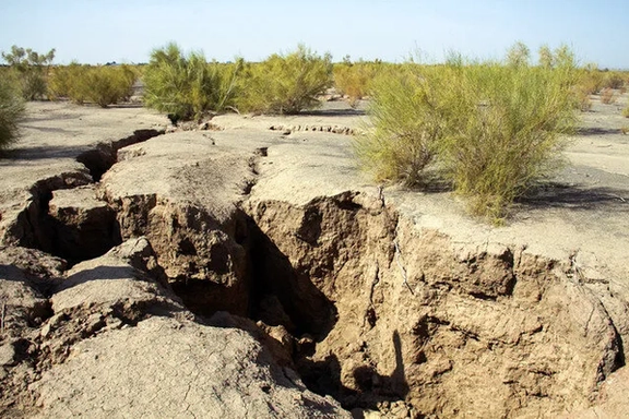 تزايد ظاهرة الهبوط الأرضي في طهران.. و70% من سهول إيران في "حالة حرجة"